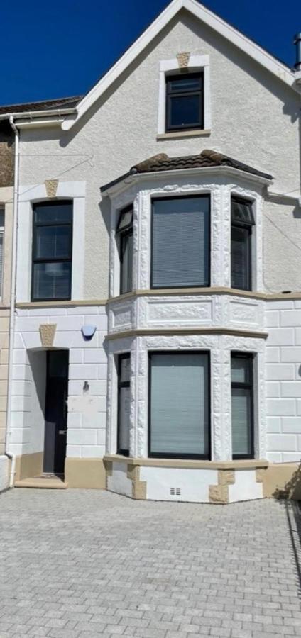 Luxury Porthcawl Large Spacious 2 Bedroom Apt, Parking, Garden Access, Prime Location Экстерьер фото