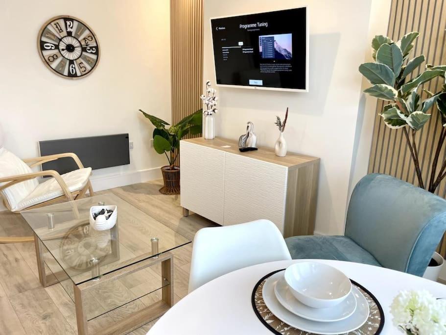 Luxury Porthcawl Large Spacious 2 Bedroom Apt, Parking, Garden Access, Prime Location Экстерьер фото