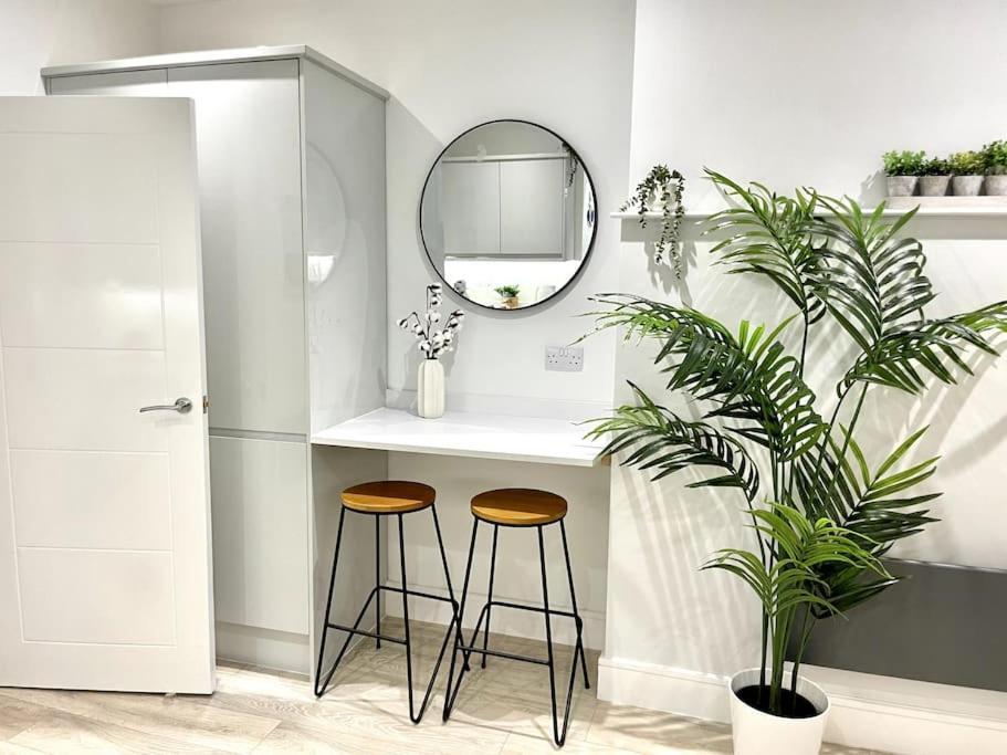 Luxury Porthcawl Large Spacious 2 Bedroom Apt, Parking, Garden Access, Prime Location Экстерьер фото