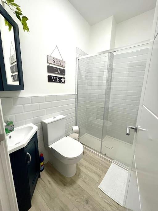 Luxury Porthcawl Large Spacious 2 Bedroom Apt, Parking, Garden Access, Prime Location Экстерьер фото